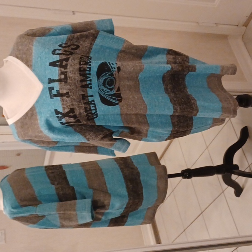4/$80 New Six Flags Striped Tee - Size XL